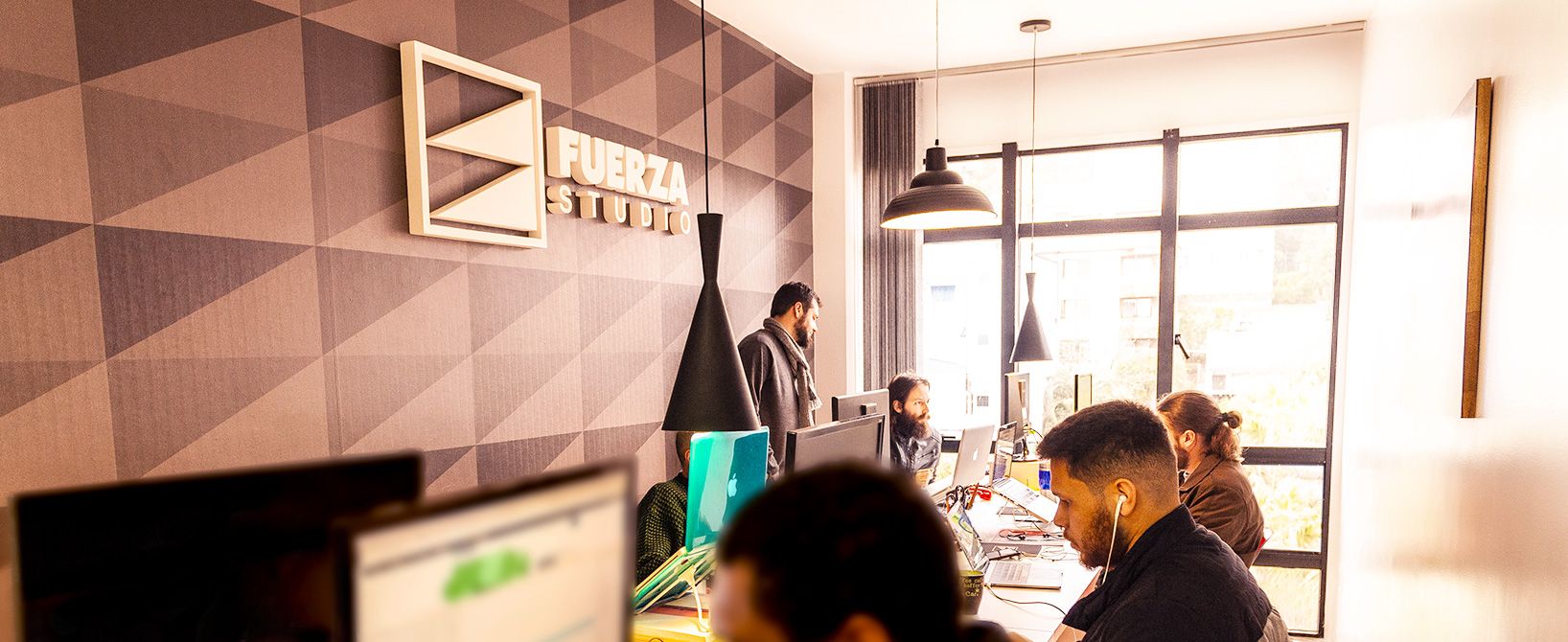 imagem das pessoas que trabalham na fuerza