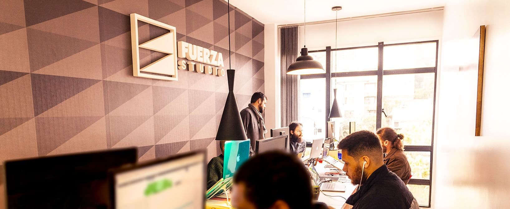 imagem das pessoas que trabalham na fuerza